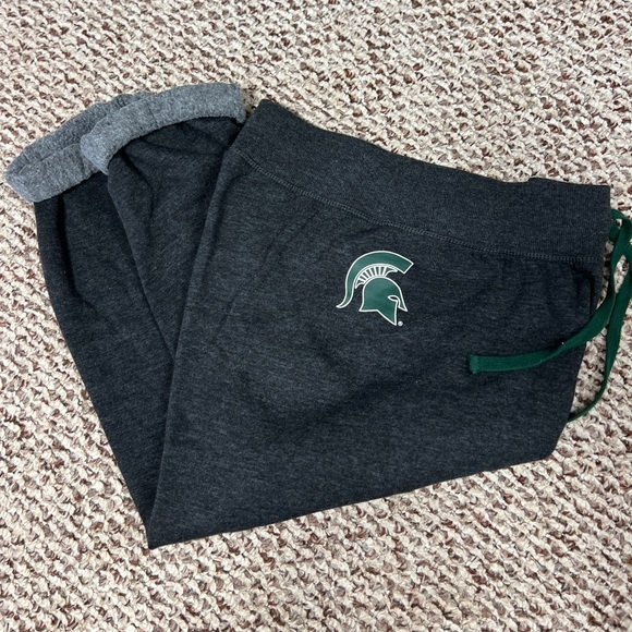 Michigan State‎ - Picture 1 of 7